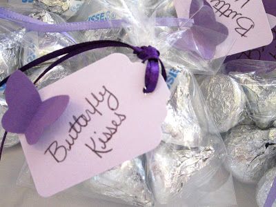 FAVORS? Butterfly kisses wrapped in tulle, tied with yarn, thank you tag attached Baby Shower Sweets Table, Fiesta Shower, Butterfly Baby Shower Theme, Baby Shower Sweets, Monkey Baby Shower, Butterfly Birthday Party, Baby Shower Purple, Trendy Baby Shower Ideas, Baby Shower Invitaciones