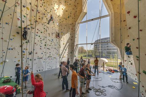 Spordtgebouw,© Ralph Kämena Bouldering Gym Design, Bouldering Gym, Gym Interior, Indoor Climbing, Rock Climbing Wall, Climbing Gym, Sport Hall, Parc D'attraction, Outdoor Climbing