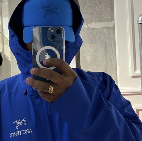 Blue Arcteryx Jacket, Hiking Jacket Outfit, Arcteryx Jacket, Tech Outfit, Mens Luxury Lifestyle, Mens Photoshoot Poses, Streetwear Inspo, Mix Style, Fashion Lighting