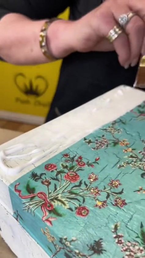 Did you see this crazy three minute transformation? ⬇️ Sollyjo skilkyfully uocycles a trinket box with Woodubend trims, Posh Chalk decoupage,... | By Posh Chalk Interiors | I Posh Chalk, Trinket Boxes, Chalk, Decoupage