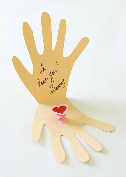 Saint Valentin Diy, Valentines Bricolage, The Kissing Hand, Valentine's Day Crafts For Kids, Ayia Napa, Mothers Day Crafts For Kids, Mothers Day Crafts, Valentine's Day Diy, Valentine Day Crafts