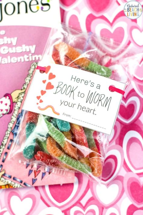 Worm Valentine, Gummy Worm Valentine, Preschool Valentine Cards, Valentines Day Gifts For Him Creative, Free Valentines Day Cards, Diy Valentines Gifts For Him, Valentines Ideas For Him, Preschool Valentine, Valentines Day Cards Diy