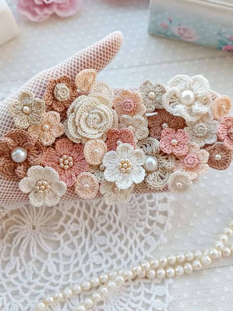 37 Easy Flower Crochet Patterns and Ideas - A More Crafty Life Irish Crochet Flowers, Crochet Rose Pattern, Irish Crochet Patterns, Crochet Flowers Easy, Crochet Flowers Free Pattern, Mode Crochet, Crochet Motif Patterns, Crochet Wedding, Form Crochet