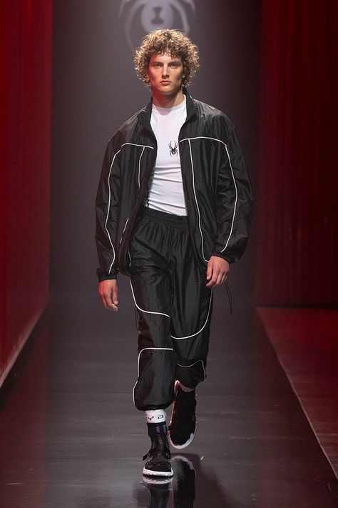 Spyder Spring/Summer 2020 Lookbook | HYPEBEAST Performance Outfit Ideas, Active Wear Men, Mens Sportswear Fashion, Sportswear Men, Sportswear Trends, Mens Fashion Wedding, Mens Fashion Business, Utility Style, Sportswear Fashion