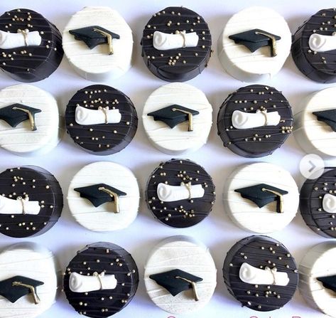 Graduation Oreos Cookies, Graduation Party Treats Ideas, Graduation Macaron Ideas, Rice Krispie Treats Graduation, Graduation Chocolate Covered Oreos, Graduation Donuts Ideas, Graduation Chocolate Ideas, Graduation Treats Ideas, Grad Cupcakes Ideas