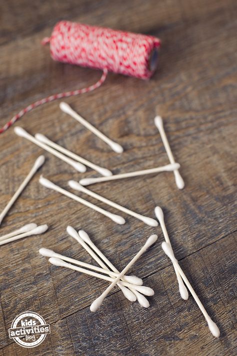 Q-Tip Snowflake Ornaments Yarn Ornaments Diy Kids, Diy Snowflake Ornaments, Popsicle Stick Ornaments, Snowflake Coloring Pages, Ornaments Diy Kids, Diy Snowflake, Yarns Ornaments, Natural Ornaments, How To Make Snowflakes