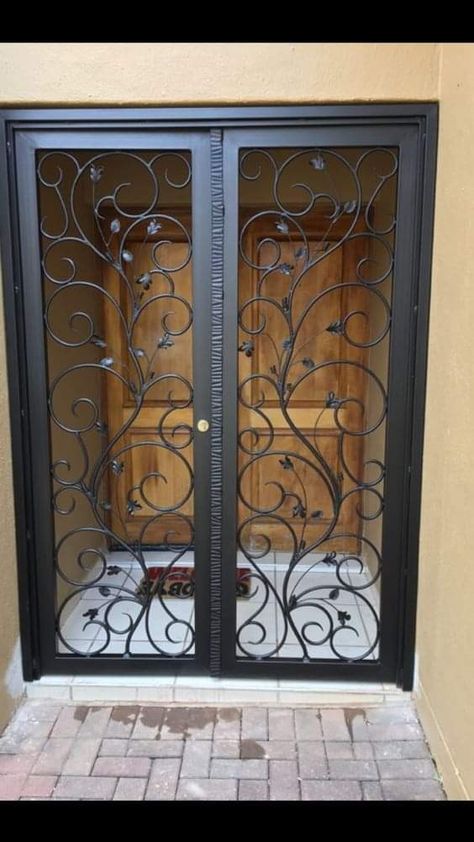 Wrought Iron Designs, Security Door Design, Iron Security Doors, Grill Designs, Wrought Iron Front Door, Porte In Ferro, Iron Front Door, Unique Window, Iron Entry Doors