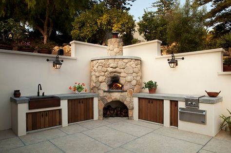 corner-pizza-oven - Home Decorating Trends - Homedit Pizza Oven Outdoor Kitchen, Outdoor Kitchen Sink, Mediterranean Patio, Stone Oven, Outdoor Kitchen Bars, Outdoor Sinks, Mexican Kitchens, Outdoor Oven, Pizza Oven Outdoor