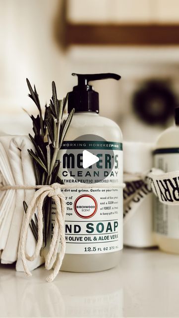 Heidi Samia | Eleanor Rose Home on Instagram: "If you find yourself in need of a last minute Christmas gift that radiates both charm and practicality, this one might be for you! This Christmas, give the simple gift of everyday luxury with yummy scented hand soap and a kitchen towel, that’s all tied together with a festive ribbon and a few sprigs of rosemary. I think this present is a gesture of warmth, love, and coziness for the ones you appreciate. After all, who doesn’t use (& love) fragrant soap and a quality kitchen towel? I believe that the best gifts are those that seamlessly weave into our daily lives, making each moment a little more thoughtful and special. Whether it’s for a neighbor, hostess, friend, or anyone on your Christmas list, this gift is not only easy to put together but Hostess Gift Ideas Baby Shower Gifts, Hand Towel Gift Ideas, Soap And Towel Gift Ideas, Hand Soap Gift Ideas, Neighbor Gifts Christmas, Christmas Gift Ideas For Neighbors, Christmas Gifts For Neighbors, Christmas Neighbor Gifts, Diy Hostess Gifts