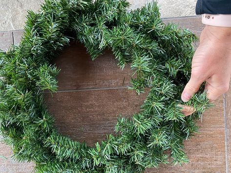 Xmas Door Wreath Ideas, Christmas Green Wreaths, Diy Artificial Christmas Wreath, Decorate A Wreath Christmas, How To Dress Up A Plain Christmas Wreath, Christmas Wreath Ribbon Ideas, How To Decorate A Large Christmas Wreath, Faux Christmas Wreath, Decorating A Christmas Wreath