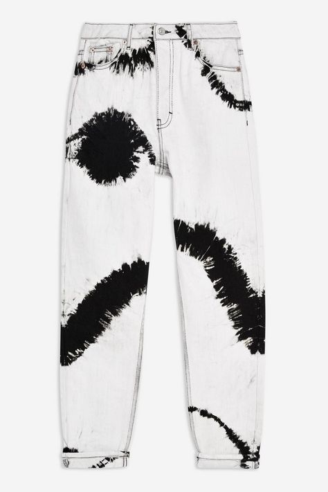 Black Tie Dye Mom Jeans - New In Fashion - New In - Topshop USA Boho Tie Dye, Tie Dye Jeans, Tie Dye Denim, Tie Dye Outfits, Women Fashion Edgy, Monochrome Fashion, Black Tie Dye, Topshop Outfit, Cool Street Fashion