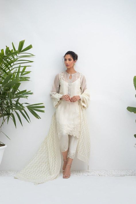 Sania Maskatiya - Off white Embroidered Organza Kurta - PD21RG162 White Indian Outfit, Lace Kurti, Simple Indian Suits, Organza Kurta, Organza Suit, Indian Closet, Silk Thread Embroidery, Sania Maskatiya, Desi Attire