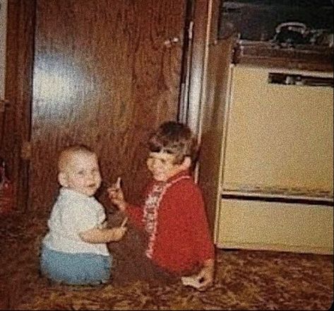 Lyle adored his lil brother ahhh so cute. #menendez Menendez Brothers As Kids, Lyle Menendez Baby Pictures, Erik And Lyle Menendez Baby, Erik Menendez Baby Pictures, Menendez Brothers Childhood, Erik And Lyle, Brad Pitt Hair, Mendez Brothers, Job Goals