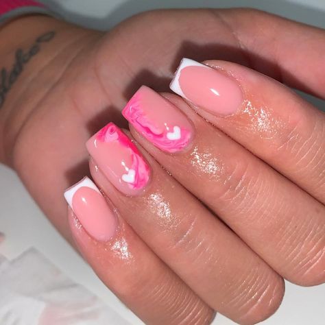 Gel Nail Designs On Natural Nails Short, Acrylic Nail Designs Pink, Nails Pink Design, Nails Beach Design, Holiday Nails Pink, Pink Natural Nails, Nail Art On Short Nails, Pink Holiday Nails, Cute Pink Nail Designs