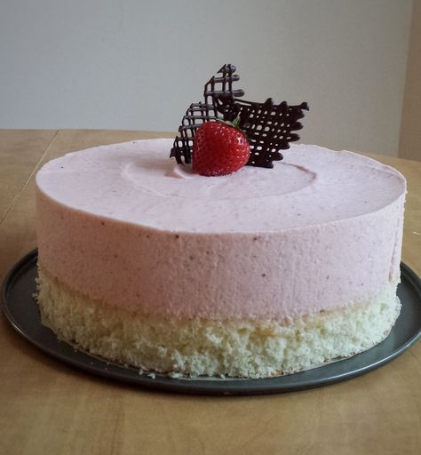 Strawberry Mousse Cake | Tiny Sweet Tooth Strawberry Mousse Recipe, Moose Cake, Strawberry Mousse Cake, Mousse Cake Recipe, Strawberry Mousse, Cold Desserts, Chocolate Mousse Cake, Dessert Cake Recipes, Big Cakes