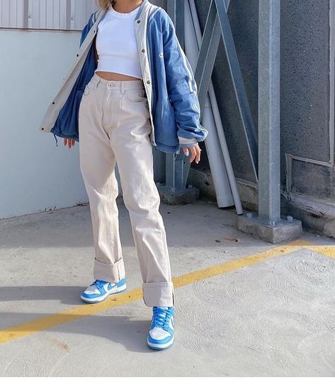 Ice Blue Dunks Outfits, Styling Dunks, Af1 Outfit, Dunk Outfit, Dunks Outfit, Lesbian Outfits, Girls Streetwear, Blue Jean Outfits, Blue Jordans