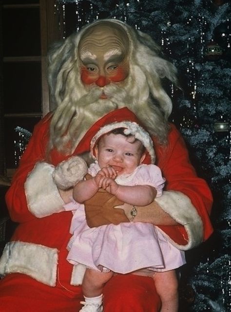 17 Santa Claus Photos That Will Make Your Skin Crawl These incredibly creepy Santas don’t care if you’re naughty or nice. Vintage Bizarre, Santa Claus Photos, Vintage Christmas Photos, Indian Funny, Awkward Photos, Creepy Vintage, Bad Santa, Creepy Christmas, Santa Photos