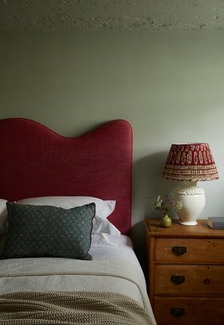 Mizzle Farrow And Ball, House Near The Sea, Block Of Flats, Mews House, Samuel And Sons, Farrow And Ball Paint, Farrow And Ball, Uk Photos, Attic Bedroom