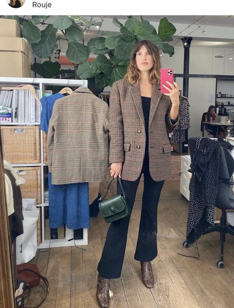 Jeanne Damas Winter, Jeane Damas, Feminine Chic Style, Jeanne Damas Style, French Style Clothing, Chic Style Inspiration, Parisienne Chic, Parisian Chic Style, Jeanne Damas