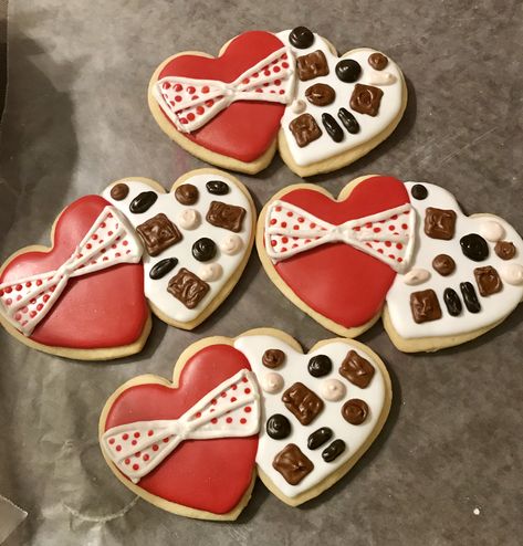 Candy box, double hearts, Valentines cookies, Ripples of Love cookies Double Heart Sugar Cookies, Valentine's Sweets, Heart Cookies Decorated, Cookie Valentines, Heath Bar Cookies, Heart Cookies Recipe, Cookies Heart, Heart Shaped Sugar Cookies, Cutout Cookie