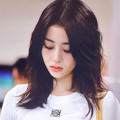 lesserafim short hair yunjin icon Yunjin Preview, Lesserafim Yunjin, Yunjin Icon, Kpop Hair, Perfect People, Best Icons, Red Velvet Irene, Girl Short Hair, Short Hair Styles Easy