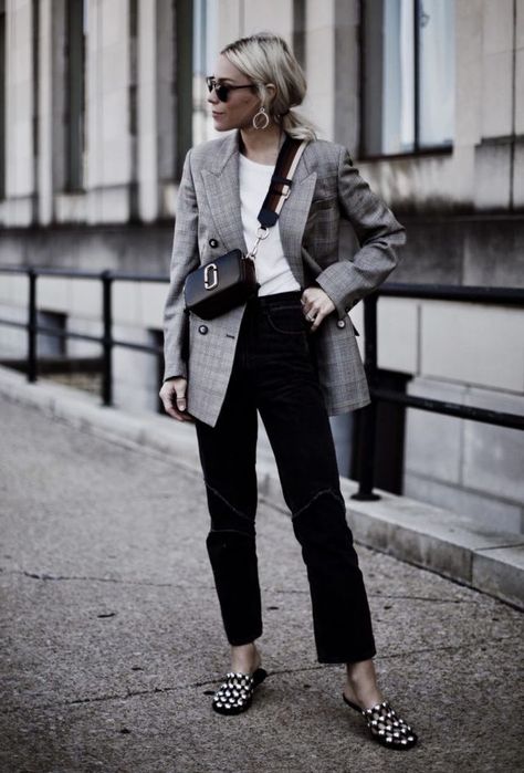 BORROWED Check Blazer Outfit, Plaid Blazer Outfit, Happily Grey, Blazer Outfits Casual, Style Désinvolte Chic, Emerging Designers Fashion, Check Blazer, Blazer Outfit, 2017 Fashion Trends