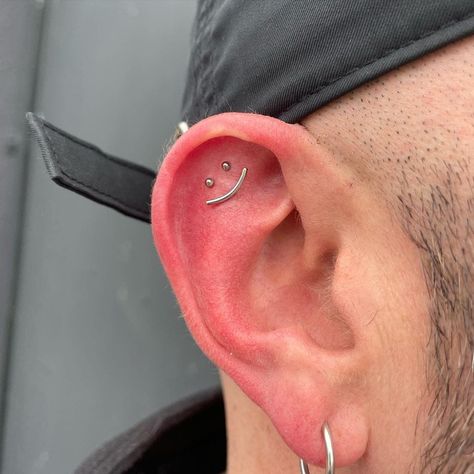 30 Best Ear Piercing Ideas to Try in 2023 Men's Piercings Ears, Piercing Ideas For Women, Inner Ear Piercing, Ear Piercing Combinations, Lovely Drawings, Guys Ear Piercings, New Ear Piercing, Ear Piercing Ideas, Unique Ear Piercings