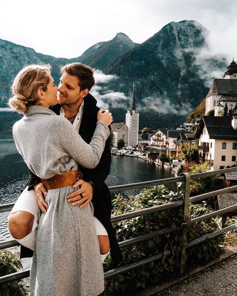 Hallstatt lake Passport Size Photo, Couples Travel Photography, Couple Travel Photos, Hallstatt Austria, Travel Pose, Warm Outfits, Travel Couple, Couples Photoshoot, Couple Posing