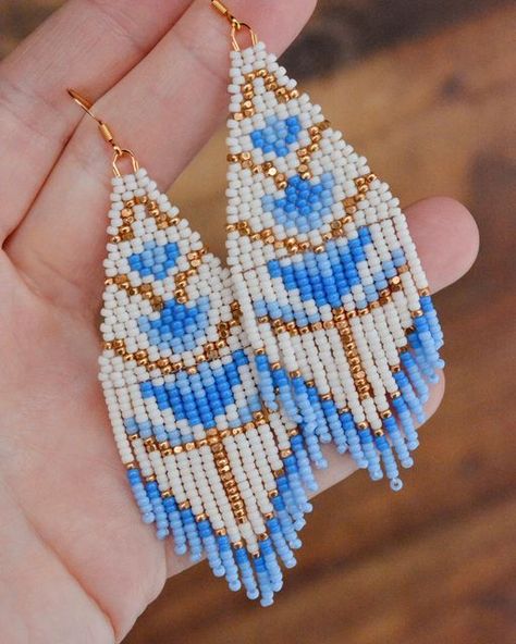 White Beaded Earrings, Blue Beaded Flower Earrings For Summer, Blue Beaded Flower Earrings, Blue Beaded Bohemian Flower Earrings, Blue Flower-shaped Beaded Earrings, Blue Flower-shaped Earrings With Colorful Beads, Blue Beaded Earrings, Seed Bead Projects, Seed Bead Jewelry Patterns