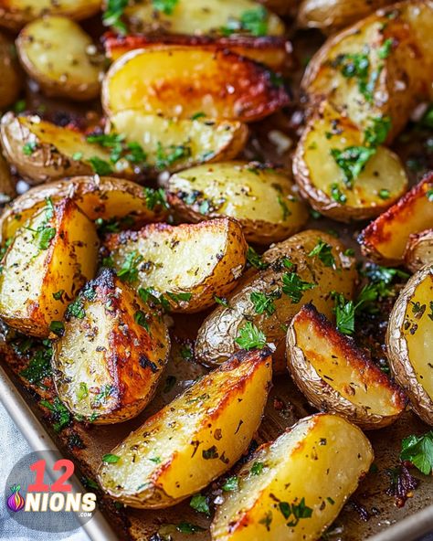 Garlic & Herb Potato Wedges Garlic Potato Wedges, Crispy Potato Wedges, Yukon Potatoes, Types Of Potatoes, Garlic Seasoning, Potato Wedges, Quick Weeknight Dinners, Turkey Burgers, Garlic Herb