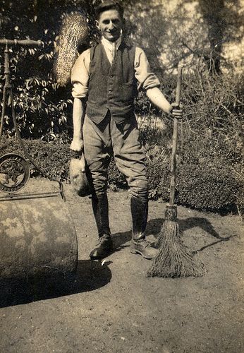 Gardener with his besom broom and garden roller.  Would love to have both for my garden... Victorian Life, Vintage Gardening, The Gardener, Gardening Outfit, Garden Photos, Black White Photos, Vintage Photographs, Garden Styles, Victorian Era