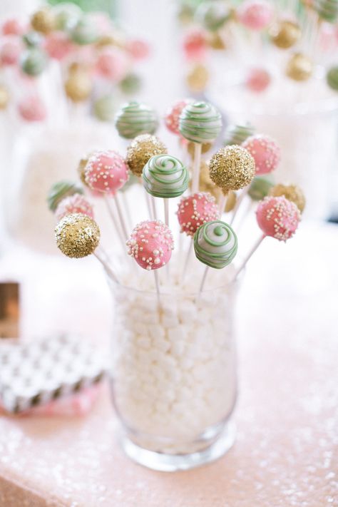 Cake Balls Display Ideas, Fairy Cake Pops, Cake Pop Flavors, Elegant Cake Pops, Cake Pop Holder, Creative Treats, Cake Pop Bouquet, Cake Pop Displays, Callebaut Chocolate