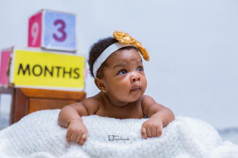 Poses for a three month old. Month Old Photoshoot, Three Month Baby, Old Photoshoot, Newborn Photography Poses, Baby Photoshoot, Baby Month By Month, Baby Photography, Newborn Photography, Photography Poses