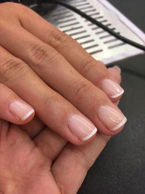 French Manicure Square Nails, French Dip Nails, Natural Nails Manicure, Bridesmaids Nails, Unghie Sfumate, French Manicure Nails, Subtle Nails, Manicure Gel, Minimal Nails