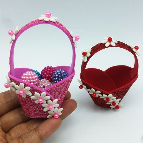 Easy Giveaway Ideas, Basket Diy Paper, Paper Flower Basket Craft, Mini Flower Basket Diy, How To Make A Mini Basket, Wedding Giveaways Diy, Handmade Baskets Paper, Mini Easter Basket, Foam Sheet Crafts