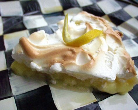 Desperate Housewives Secret Lemon Meringue Pie Mile High Lemon Meringue Pie Recipe, Mile High Lemon Meringue Pie, Lemon Meringue Pie Recipe, Mousse Au Chocolat Torte, Meringue Pie Recipes, Bree Van De Kamp, Lemon Filling, Custard Filling, Lemon Meringue Pie