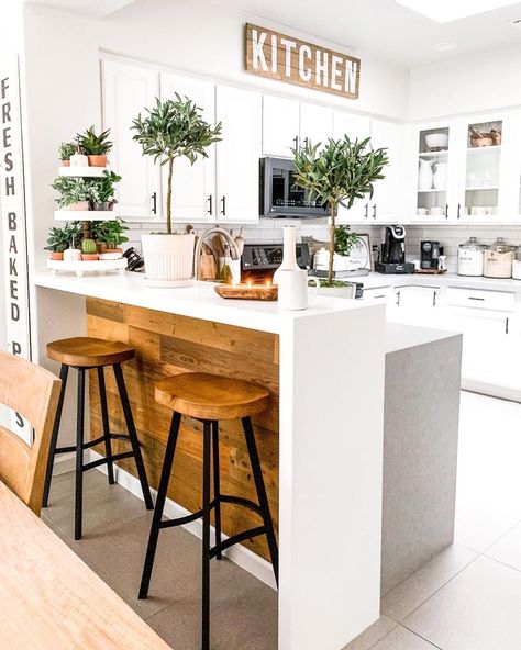 U Shaped Kitchen With Peninsula, Kitchen With Peninsula, Redo Kitchen Cabinets, Accent Wall In Kitchen, Kitchen Floating Shelves, Light Wood Kitchens, Brown Tile, Kitchen Peninsula, Beige Cabinets