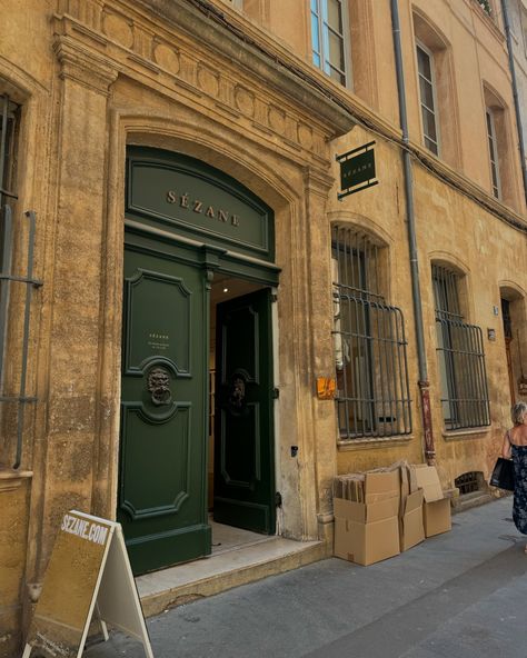 Little stop in Aix en Provence 💫 . . . Provence, aix en Provence, travel, aesthetic, honeymoon, Hermes #provence #aixenprovence #frenchriviera #travelblogger #honeymoondestination #aestheticfeed Aix En Provence Aesthetic, Provence Aesthetic, Aesthetic Honeymoon, Provence Travel, Honeymoon Destinations, French Riviera, Travel Aesthetic, Provence, Travel Blogger