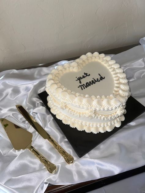 Civil Wedding Cake Simple, Simple Vintage Wedding Cake, Wedding Bento Cake, 80s Wedding Cake, April Birthday Cake, Heart Cake Wedding, Just Engaged Cake, Nikkah Cake, Wedding Cake Heart