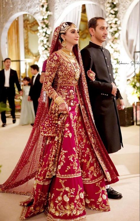 Pakistani Bridesmaids Outfits, Pakistani Bridal Hairstyles, Sania Maskatiya, Asian Wedding Dress Pakistani, Red Bridal Dress, Desi Wedding Dresses, Wedding Lehenga Designs, Asian Bridal Dresses, Latest Bridal Dresses