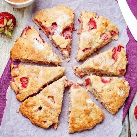 Blue Cheese Appetizers, Frozen Strawberry Desserts, Frozen Strawberry Recipes, Rhubarb Scones, Frozen Fruit Recipes, Baked Appetizers, Strawberry Scones, Easy Jam, Strawberry Breakfast