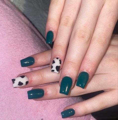 green with cow print! Green Cow Print Nails, Green Acrylic Nails, Cow Nails, Instagram Nails, Pretty Nail Designs, Prom Nails, Green Nails, Cow Print, Girly Girl