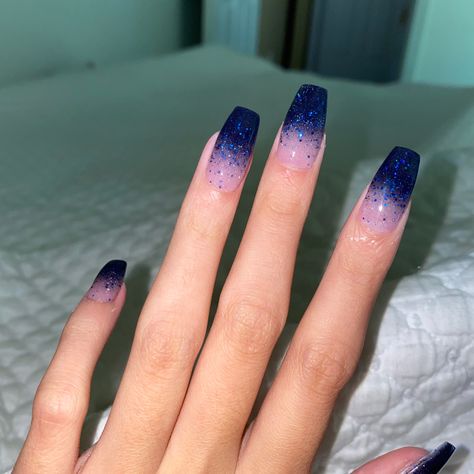 Dark Navy Blue And Silver Nails, Formal Nails Navy Blue, Navy Blue Nails Ombre, Ombre Navy Nails, Dark Blue Nails Acrylic For Prom, Royal Blue Ombré Nails, Dark Blue Ombre Nails Glitter, Midnight Blue Ombre Nails, Hoco Nails For Dark Blue Dress