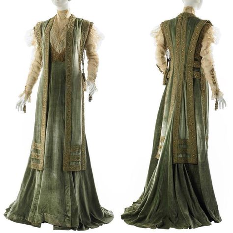 Chiffon velvet tea gown by House of Worth, 1908. In the collection of the Museum of City of New York Elven Clothing, House Of Worth, Tea Gown, Jeanne Lanvin, Old Fashion, Edwardian Fashion, Moda Vintage, Historical Dresses, Fantasy Clothing