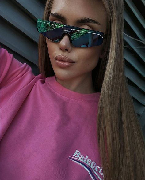 Sunnies Aesthetic, Navy Sunglasses, Aesthetic Sunglasses, Blogger Aesthetic, Neon Sunglasses, Futuristic Sunglasses, Balenciaga Fashion, Balenciaga Sunglasses, Black Balenciaga