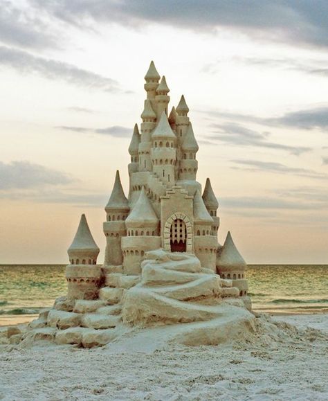 Sand Castle Ideas, Sandcastle Ideas, Beach Sand Art, Sculpture Tools, Sand Sculpture, Sand Castles, Wet Sand, Ice Art, Snow Sculptures