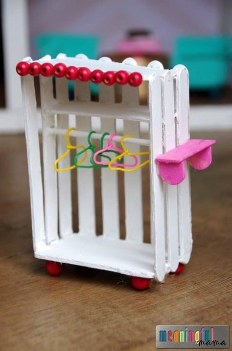 2nd Grade Class, Pola Kotak, Modern Dollhouse Furniture, Popsicle Crafts, Upcycled Furniture Diy, Doll Furniture Diy, Diy Barbie Furniture, Popular Diy, Popsicle Stick Crafts