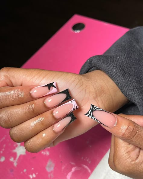 White French Tips With Pink Base, Long Nail Inspo Baddie Design, Pink And Black French Tips, Black And Pink French Tip Nails, Pink And Black French Tip Nails, Black White And Pink Nails, Black And Pink Nails Acrylic, Double French Tip Nails, Black Nails French