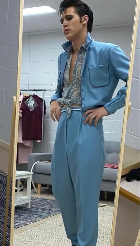 austin butler elvis presley movie blue suit lace shirt Elvis Presley Movies, Callum Turner, Elvis And Priscilla, Elvis Movies, Priscilla Presley, Austin Butler, Blue Suit, Pretty Men, Elvis Presley