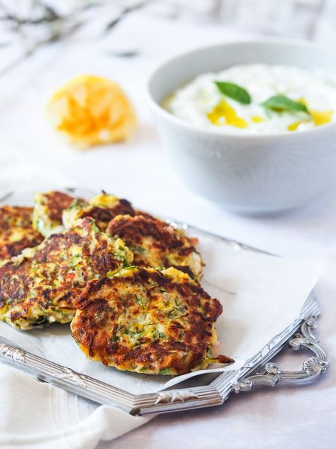 Greek Zucchini, Cheese Fritters, Courgette Fritter, Pumpkin Fritters, Greek Recipe, Light Bites, Zucchini Fritters, Blue Zone, Fritter Recipes